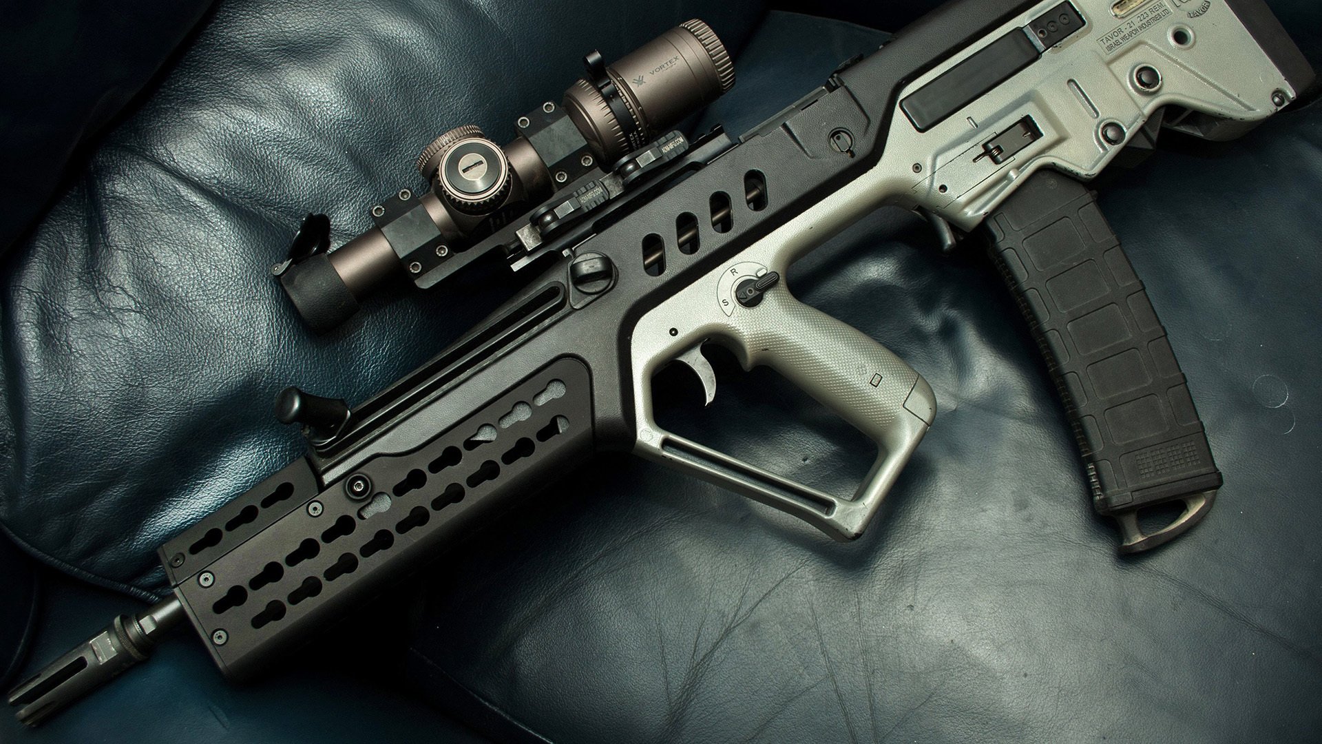 乐鱼官方登录入口-墨西哥球员脚底打滑摔出界，被判越位？，墨西哥国脚