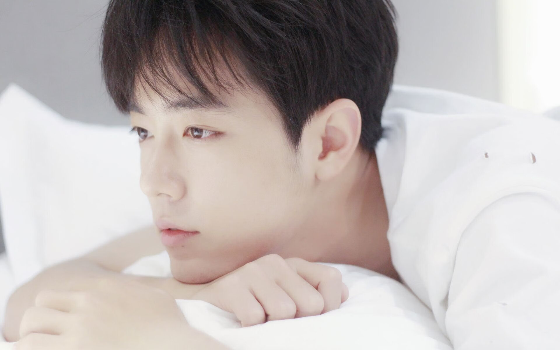 乐鱼电竞在线平台-德甲劲爆对决：攻守激烈，精彩不断！，德甲经典比赛